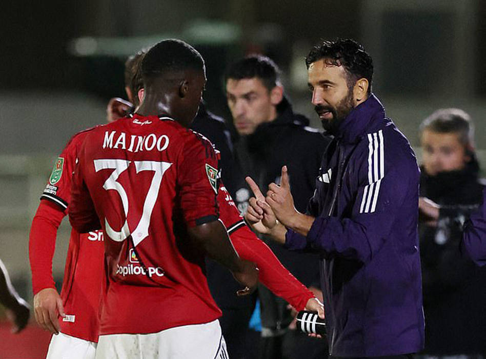 阿莫林当面点拨曼联新帝星学一人！别只靠天赋，努力证明配得上首发